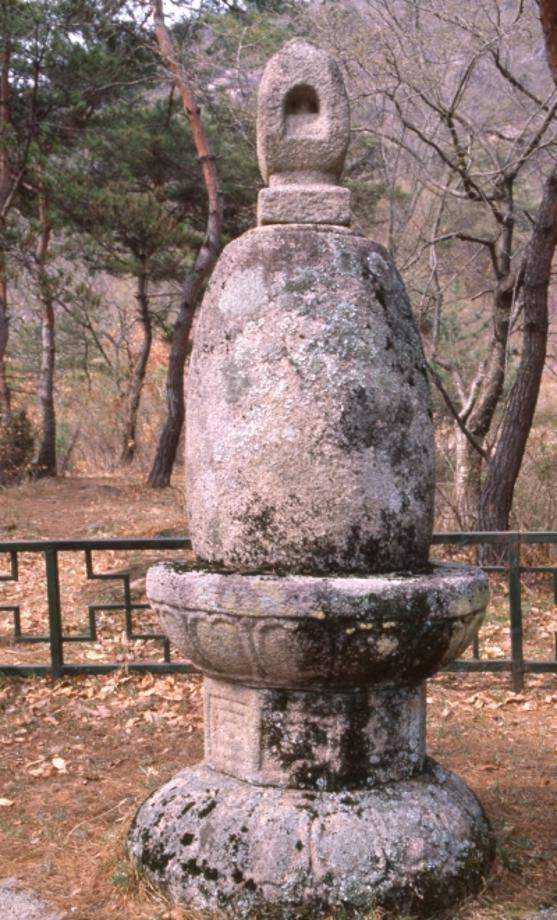 영동 영국사 석종형승탑이미지