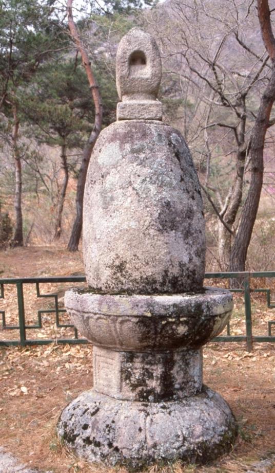 영동 영국사 석종형승탑이미지