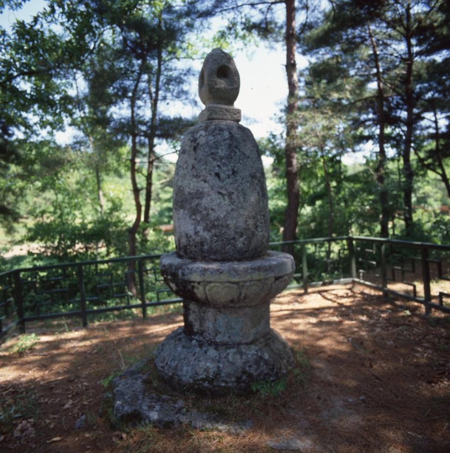 영동 영국사 석종형승탑이미지