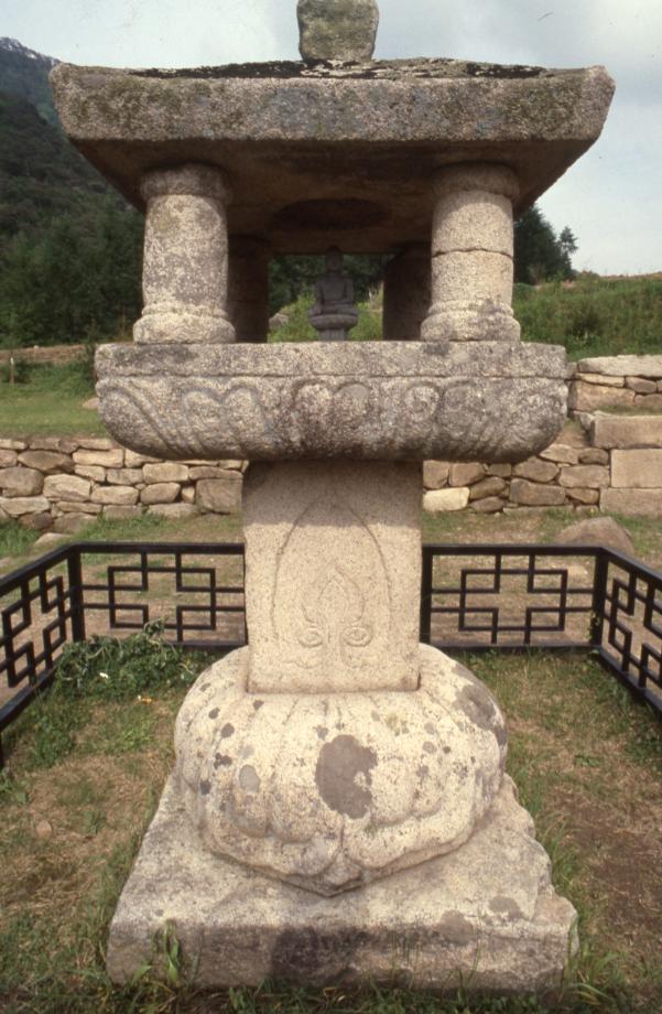 충주 미륵대원지 사각석등이미지