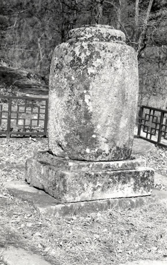 충주 청룡사지 석종형승탑이미지