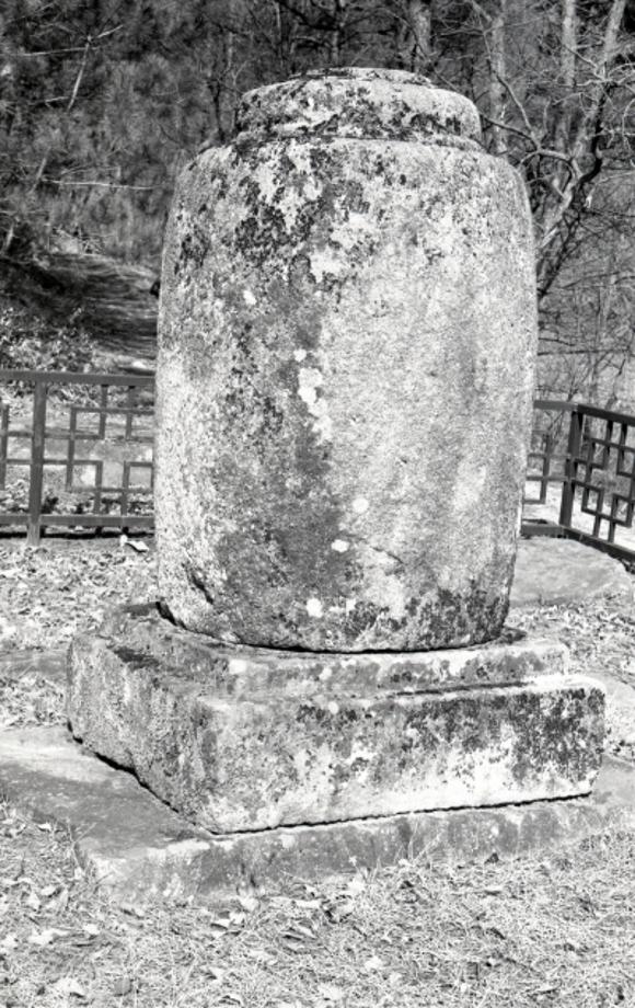 충주 청룡사지 석종형승탑이미지