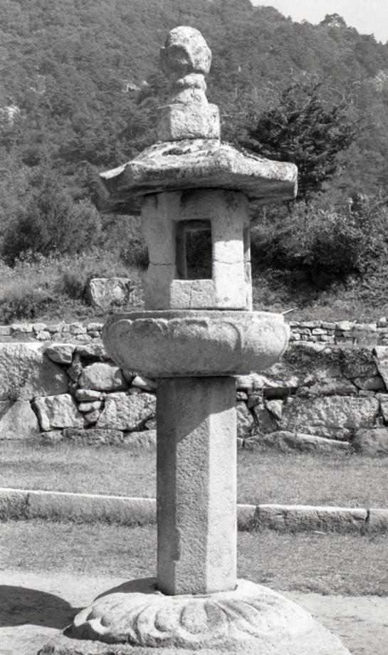 충주 미륵대원지 석등이미지