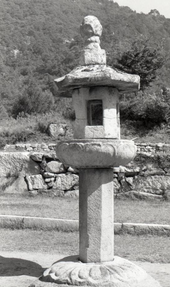 충주 미륵대원지 석등이미지