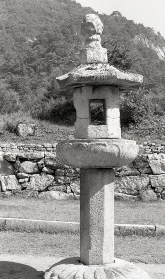 충주 미륵대원지 석등이미지