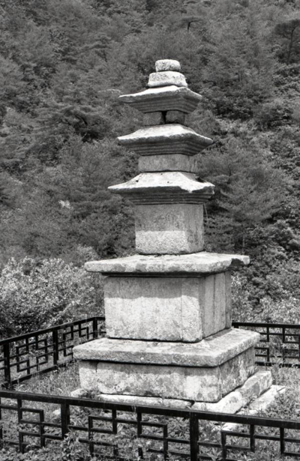 충주 미륵대원지 삼층석탑이미지