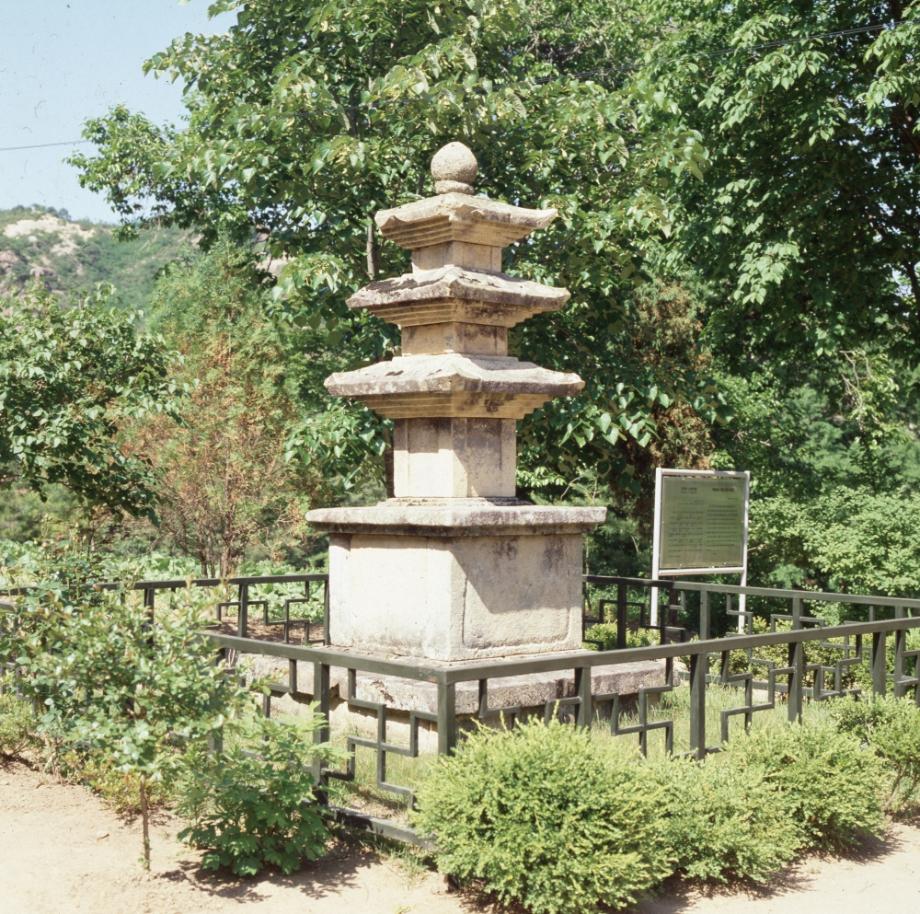 충주 미륵대원지 삼층석탑이미지