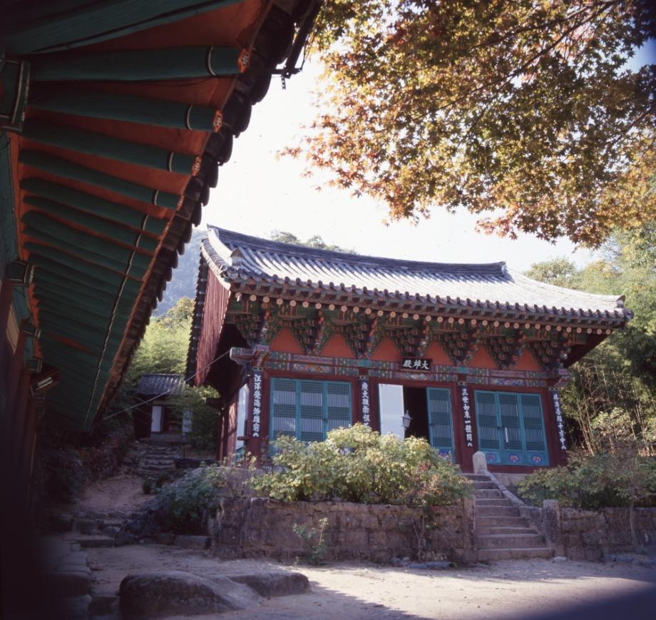 영동 영국사 대웅전이미지