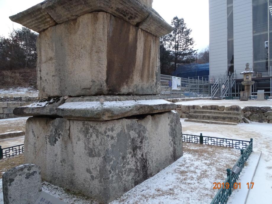 충주 미륵리 오층석탑이미지