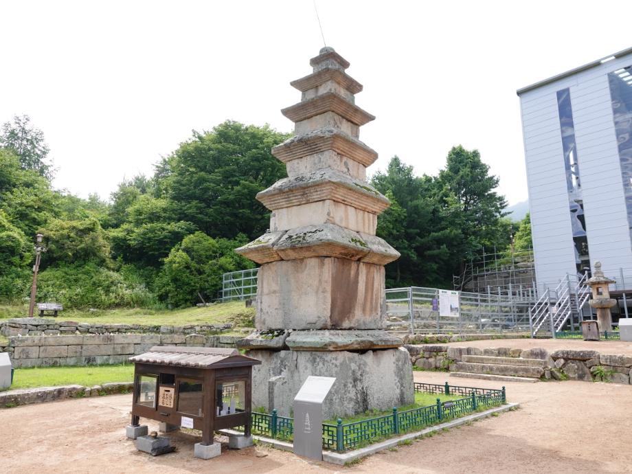 충주 미륵리 오층석탑이미지