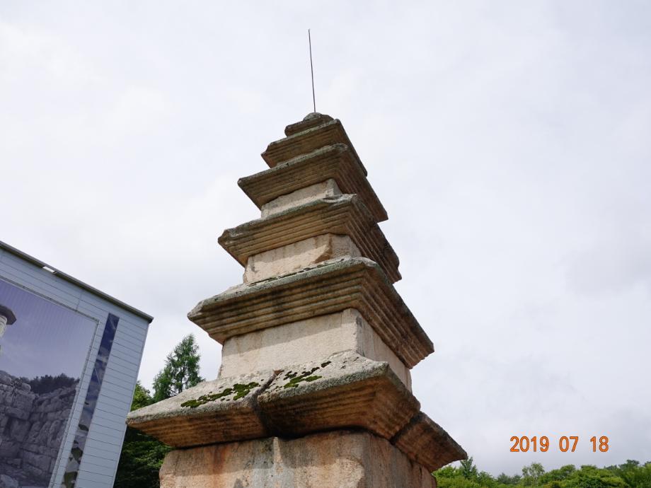 충주 미륵리 오층석탑이미지