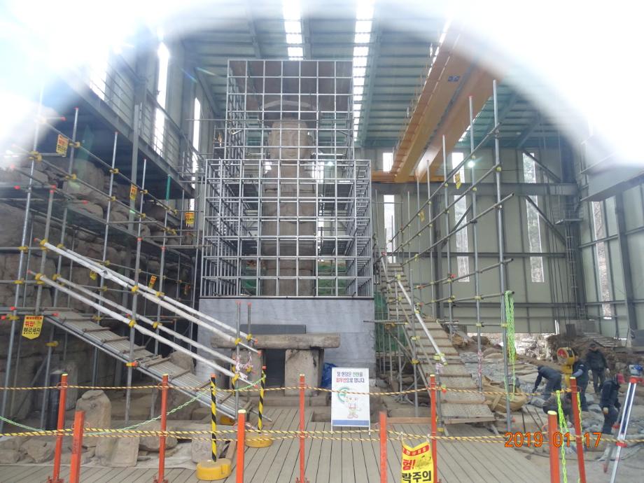 충주 미륵리 석조여래입상이미지