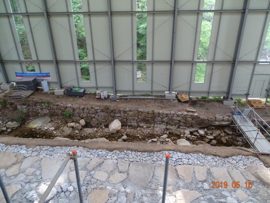 충주 미륵리 석조여래입상이미지