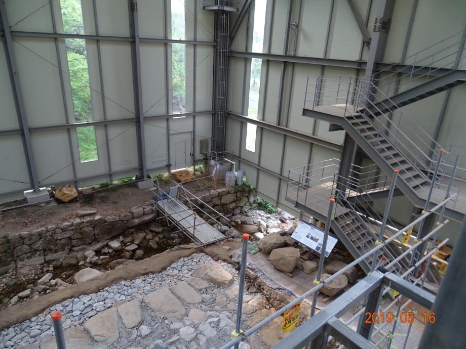 충주 미륵리 석조여래입상이미지