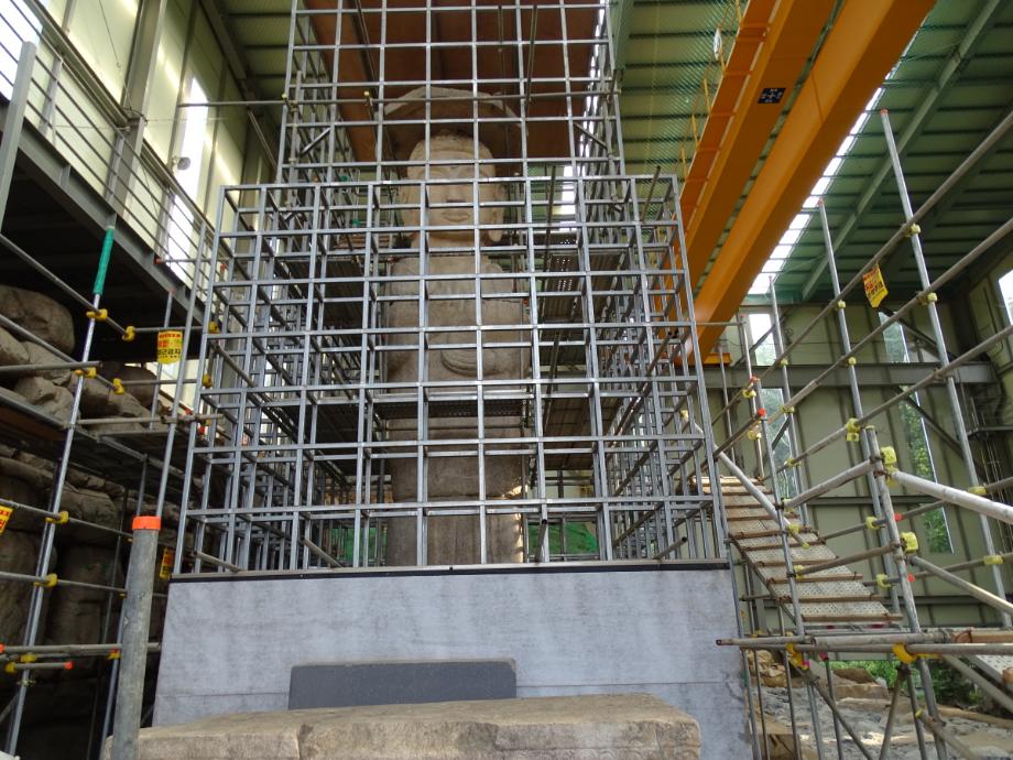 충주 미륵리 석조여래입상이미지