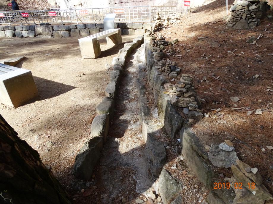 괴산 원풍리 마애이불병좌상이미지