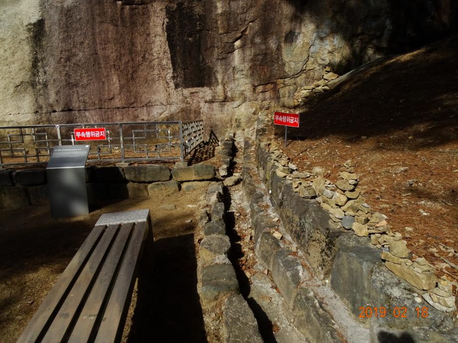 괴산 원풍리 마애이불병좌상이미지