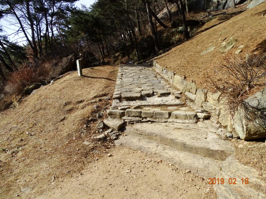 괴산 원풍리 마애이불병좌상이미지