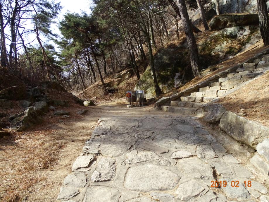 괴산 원풍리 마애이불병좌상이미지