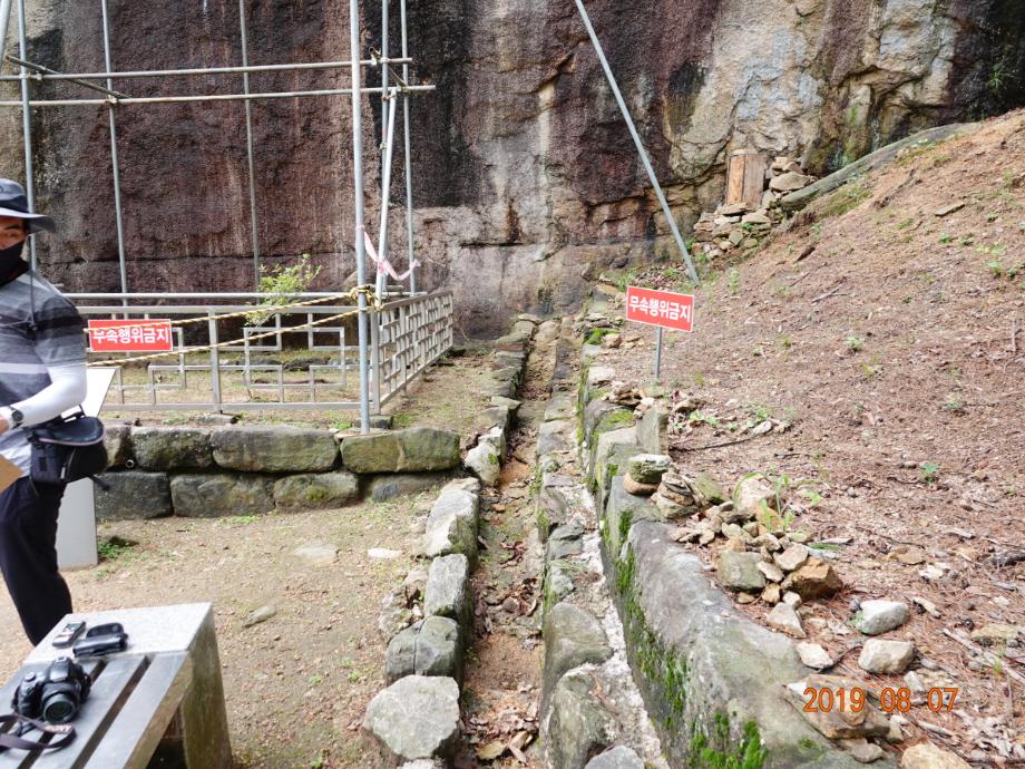 괴산 원풍리 마애이불병좌상이미지