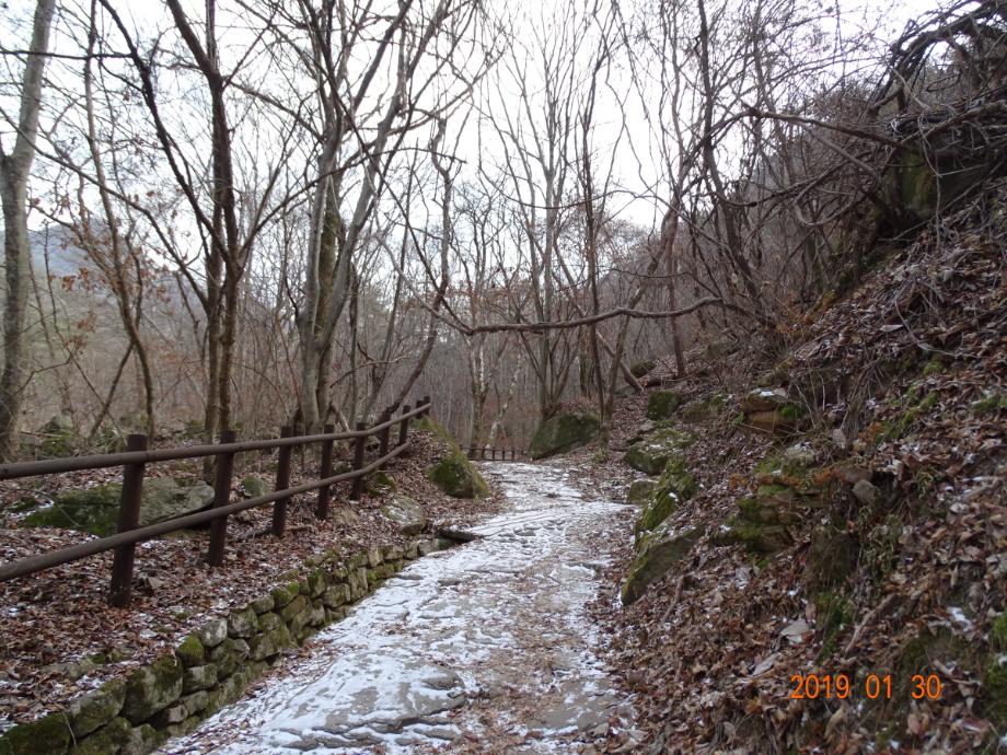 제천 덕주사 마애여래입상이미지