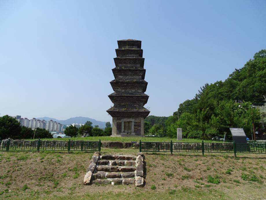 제천 장락동 칠층모전석탑이미지