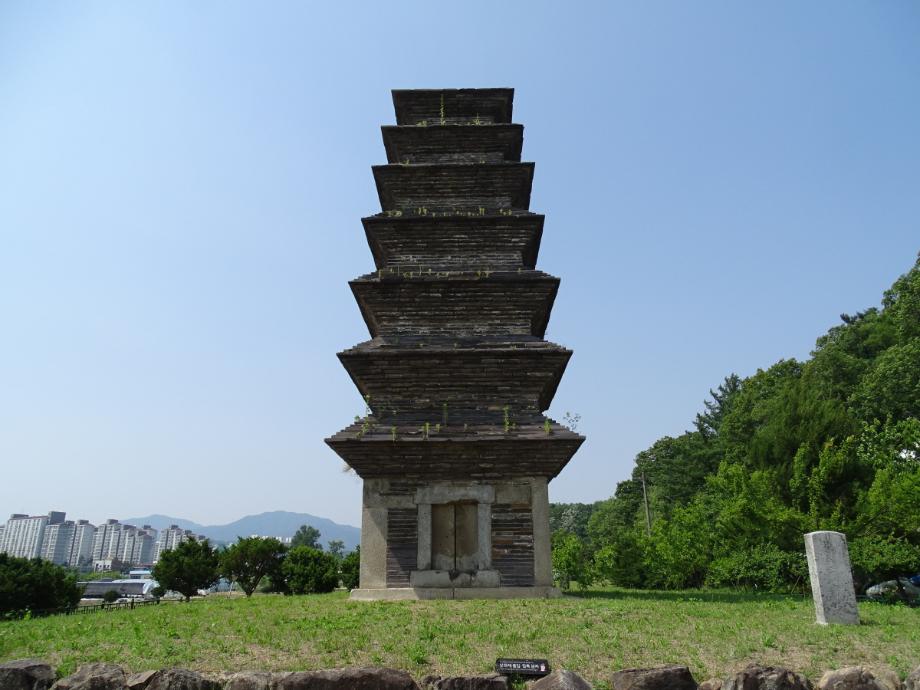 제천 장락동 칠층모전석탑이미지