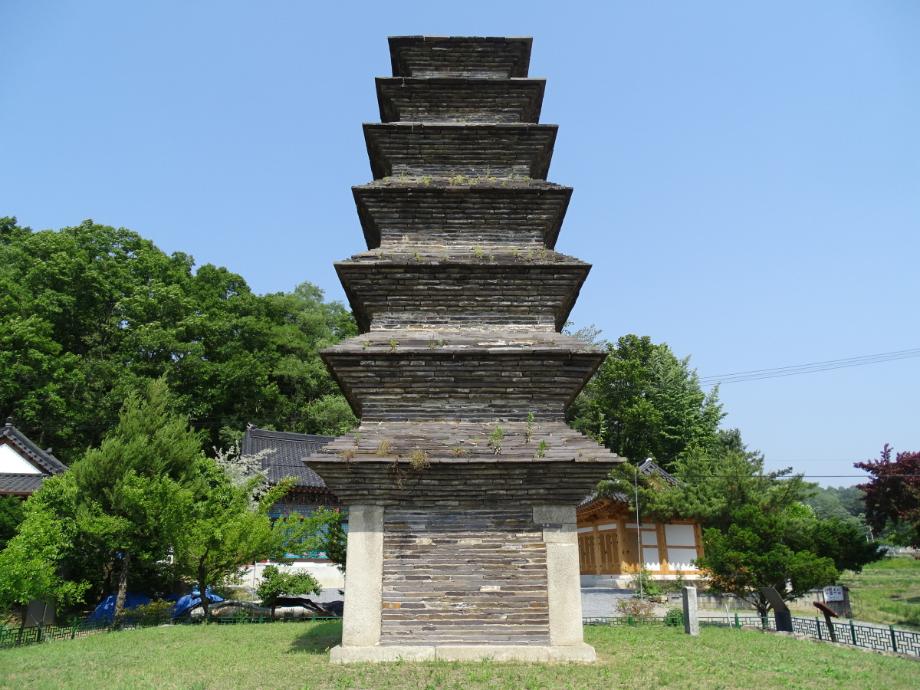 제천 장락동 칠층모전석탑이미지