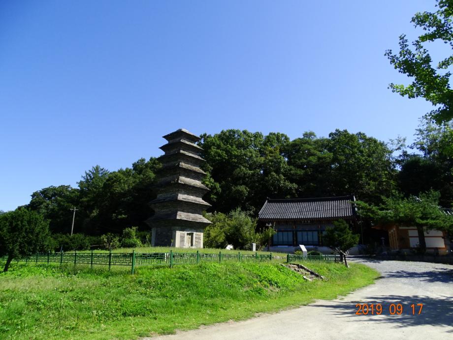 제천 장락동 칠층모전석탑이미지