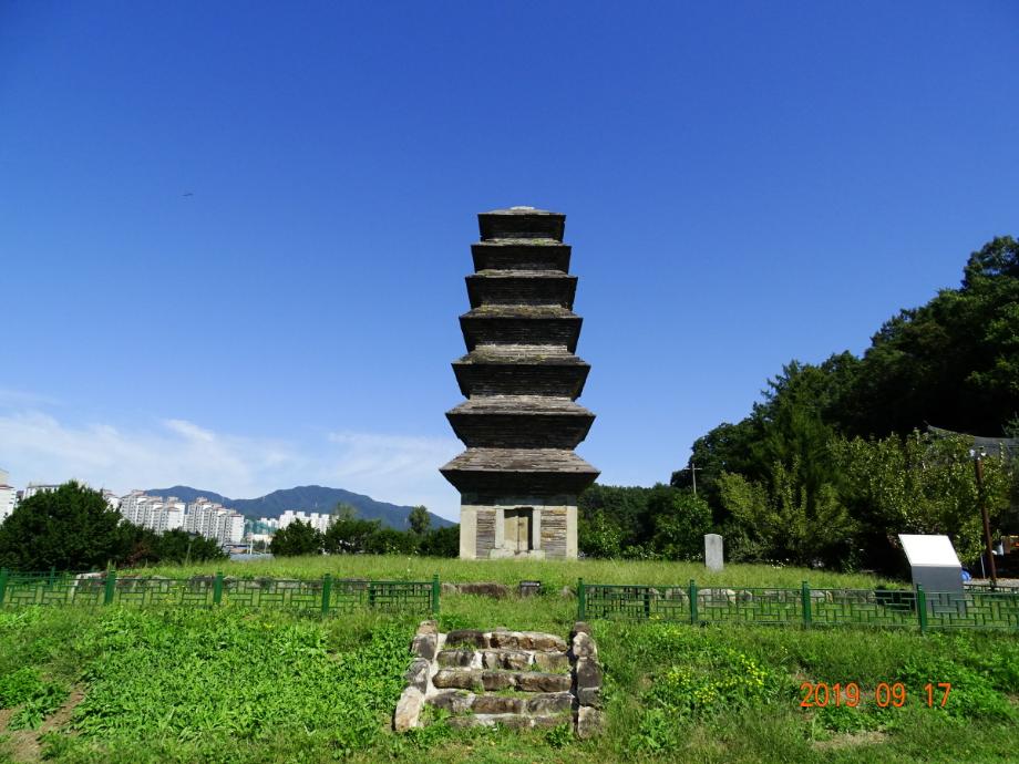 제천 장락동 칠층모전석탑이미지
