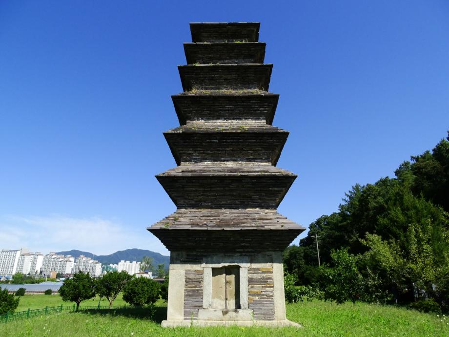 제천 장락동 칠층모전석탑이미지