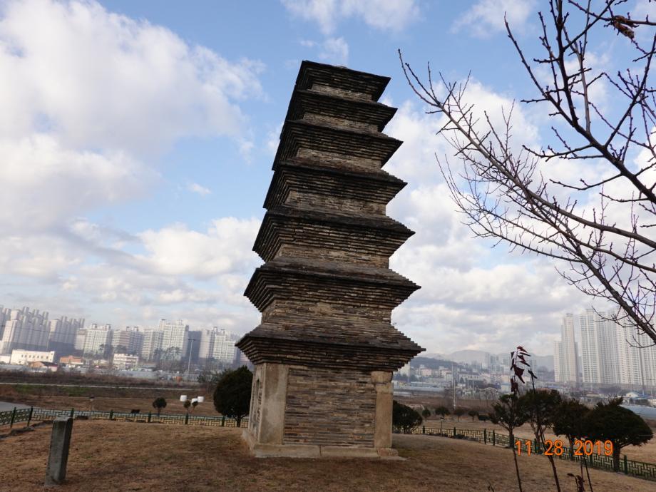 제천 장락동 칠층모전석탑이미지