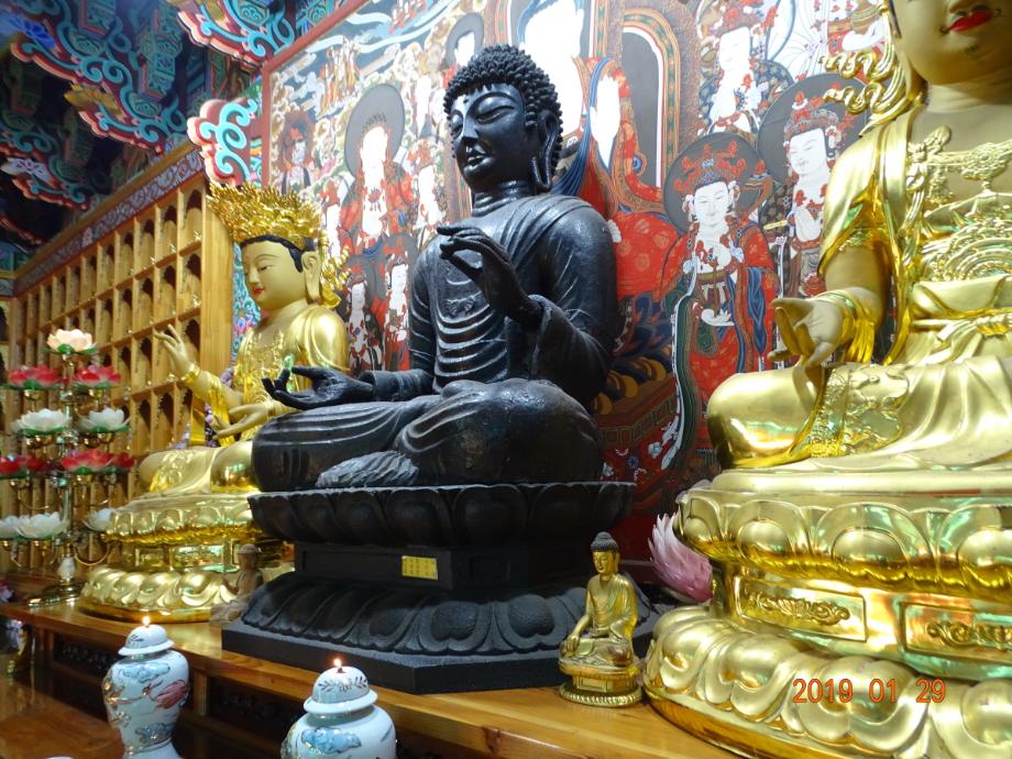 충주 단호사 철조여래좌상이미지