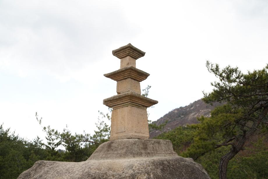 영동 영국사 망탑봉 삼층석탑이미지