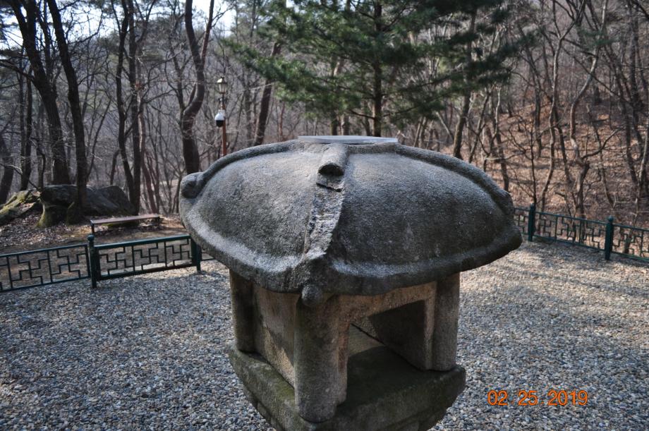 충주 청룡사지 보각국사탑 앞 사자 석등이미지