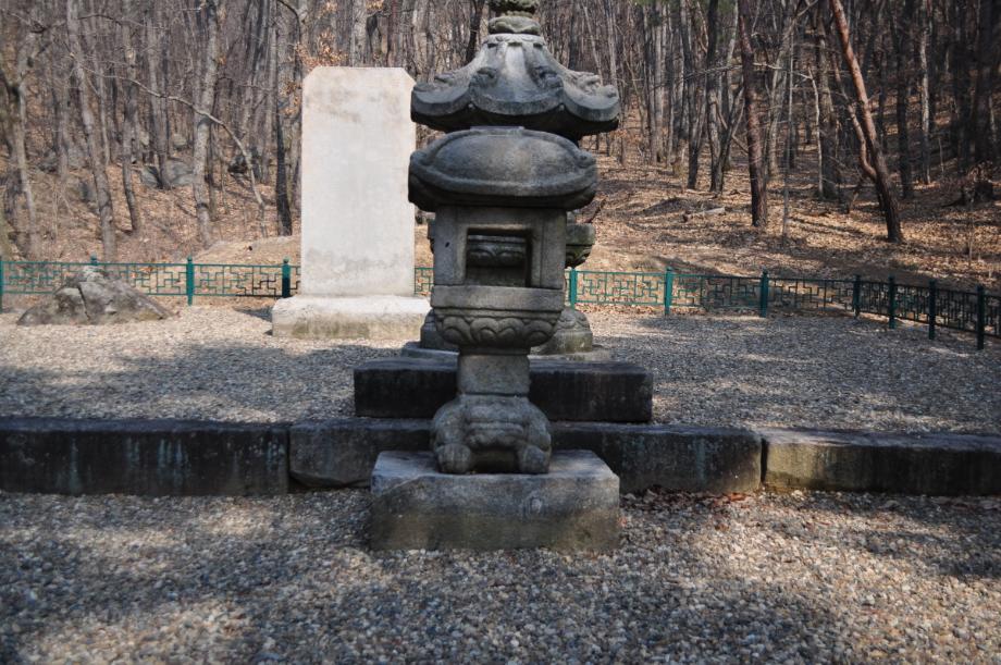 충주 청룡사지 보각국사탑 앞 사자 석등이미지