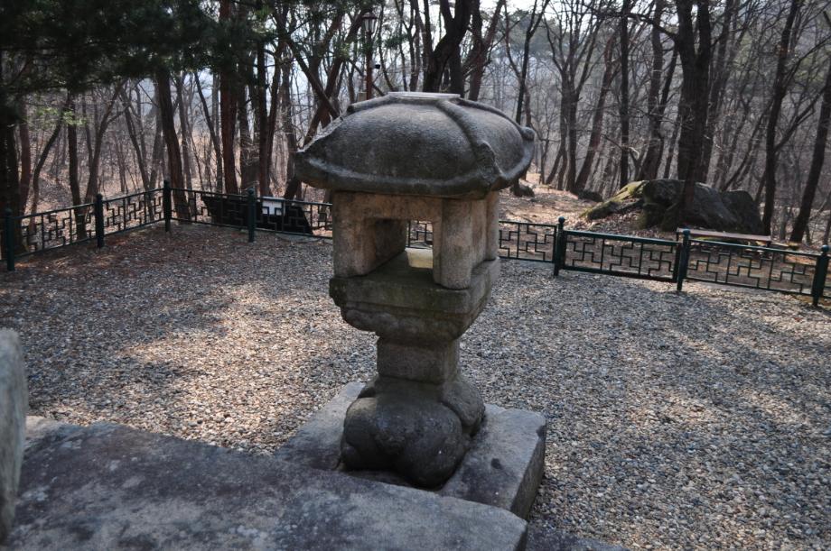 충주 청룡사지 보각국사탑 앞 사자 석등이미지