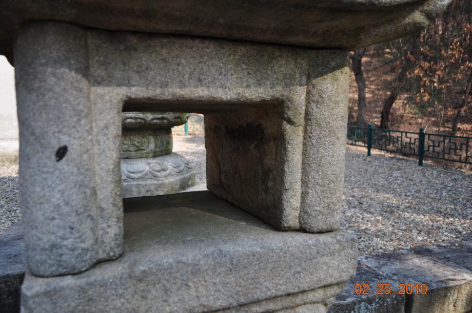 충주 청룡사지 보각국사탑 앞 사자 석등이미지