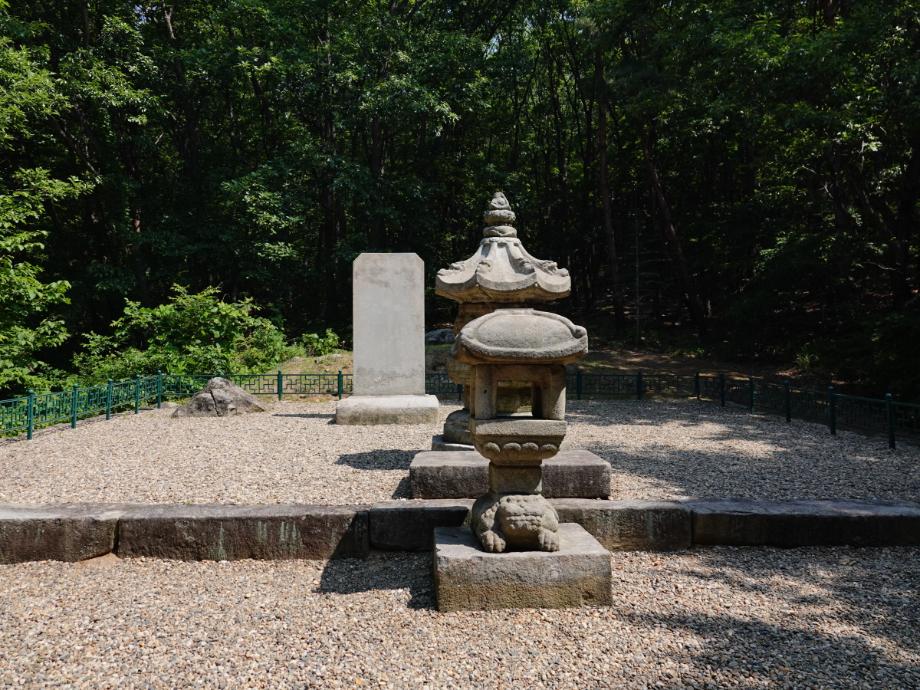 충주 청룡사지 보각국사탑 앞 사자 석등이미지