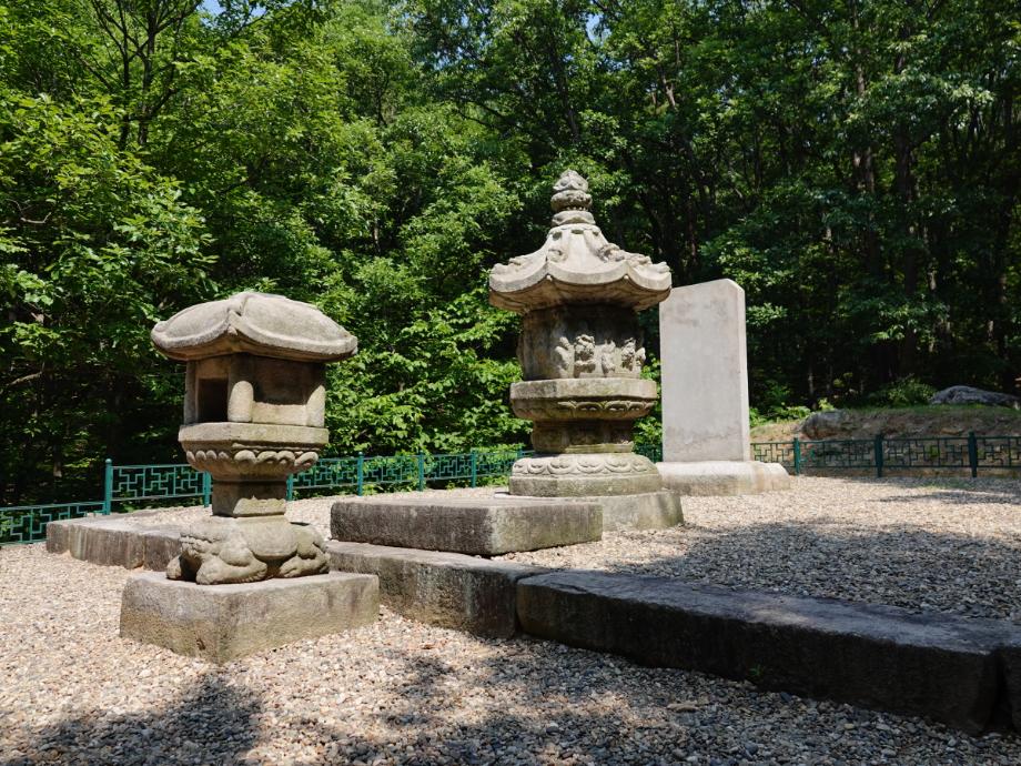 충주 청룡사지 보각국사탑 앞 사자 석등이미지