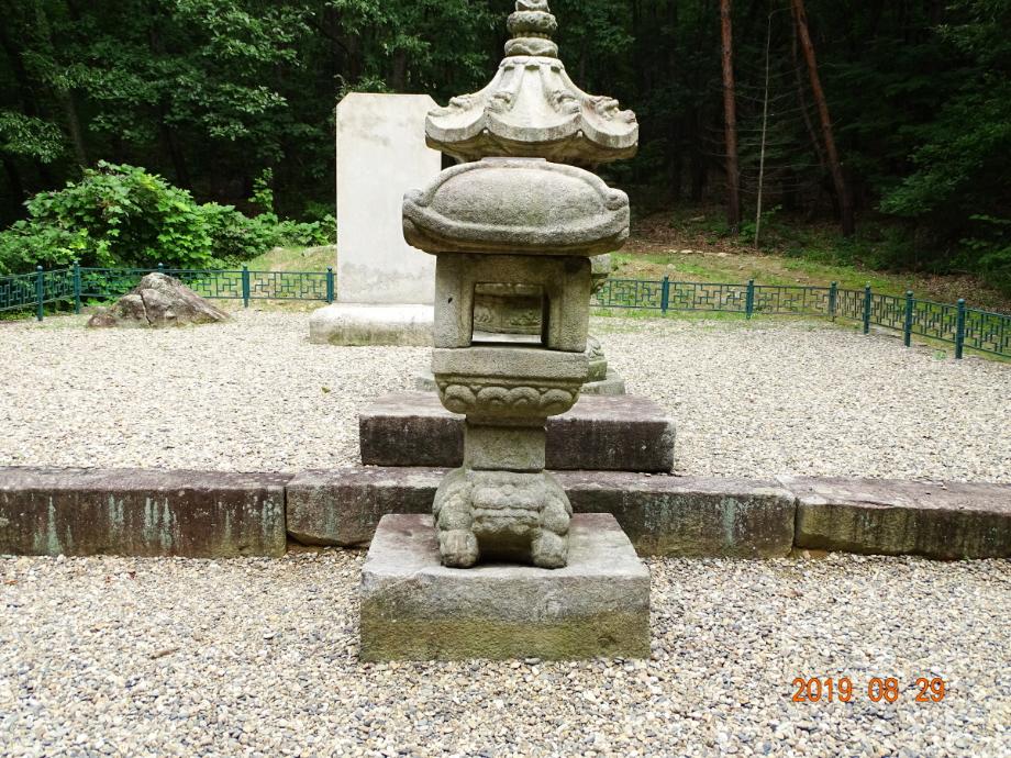 충주 청룡사지 보각국사탑 앞 사자 석등이미지