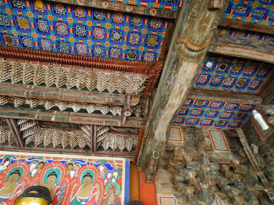 청주 안심사 대웅전이미지