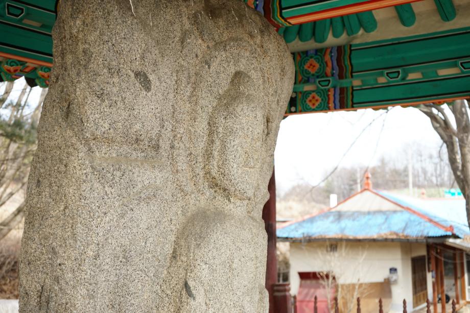 영동 신항리 석조여래삼존입상이미지