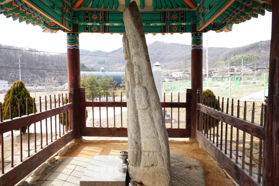 영동 신항리 석조여래삼존입상이미지