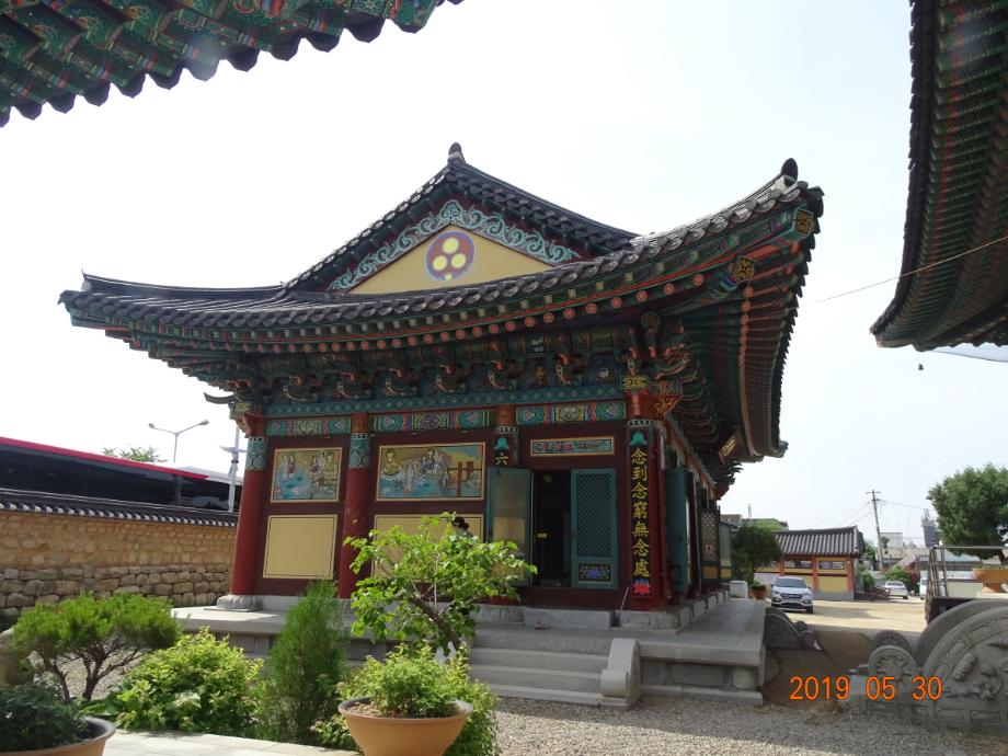 청주 용화사 석조불상군이미지