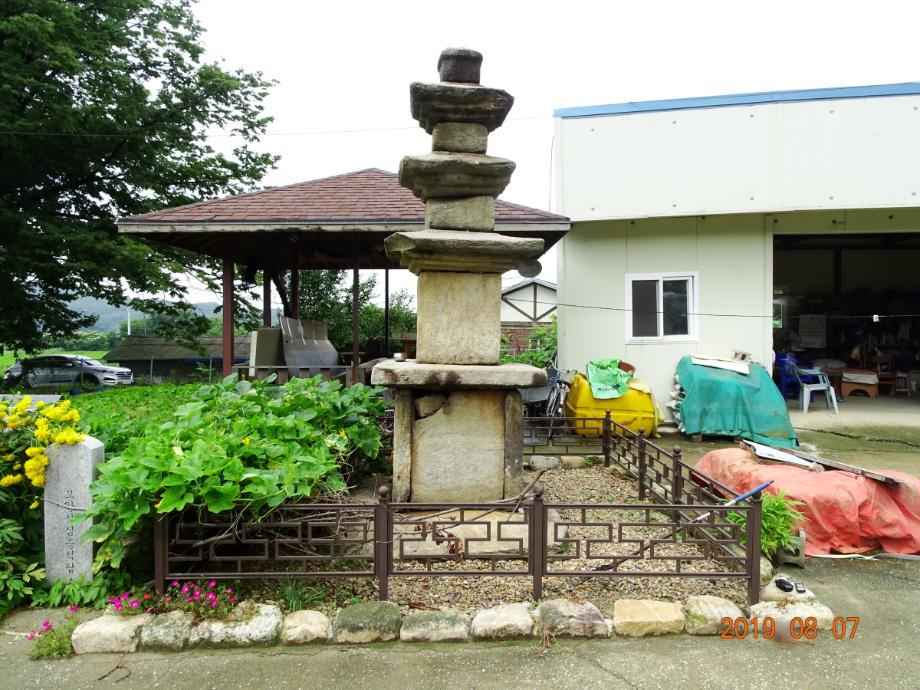 괴산 보안사 삼층석탑이미지