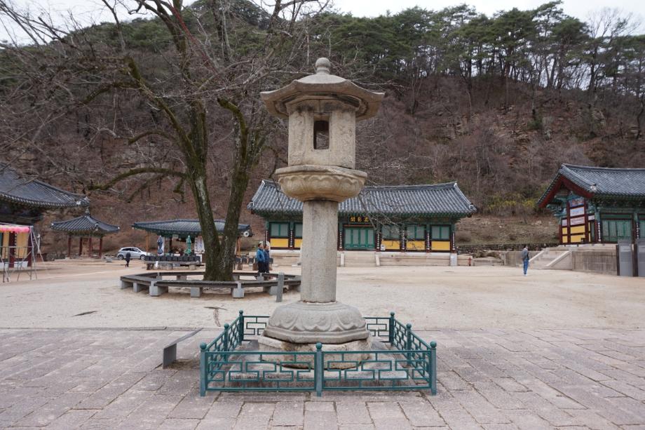 보은 법주사 사천왕 석등이미지