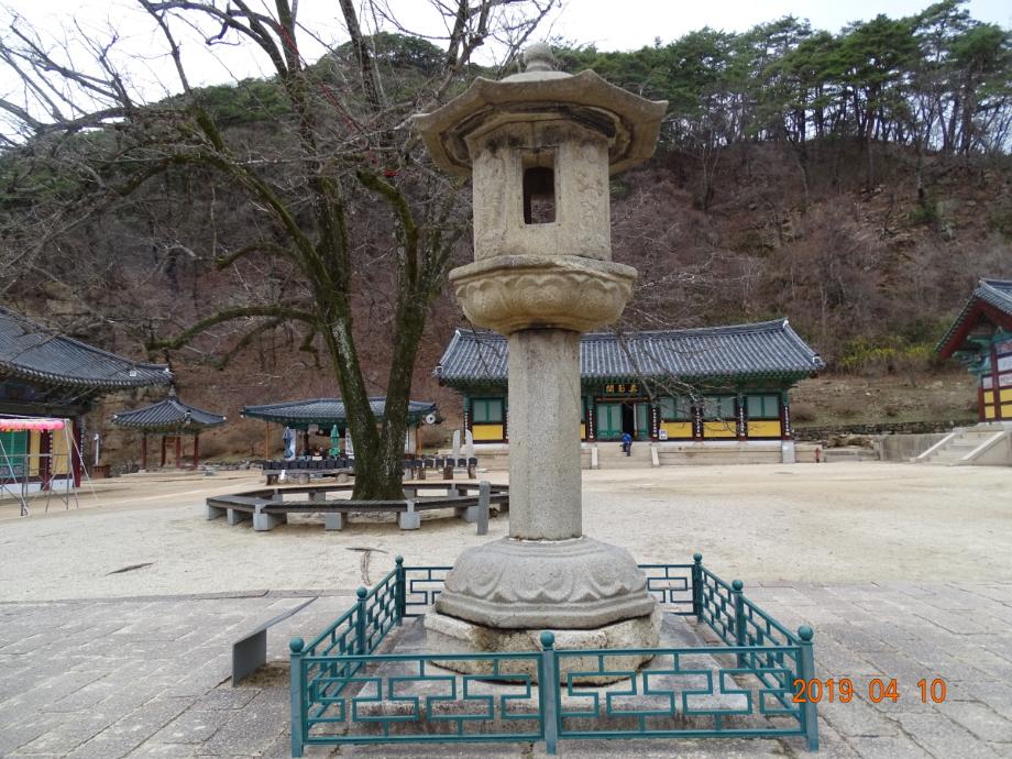 보은 법주사 사천왕 석등이미지