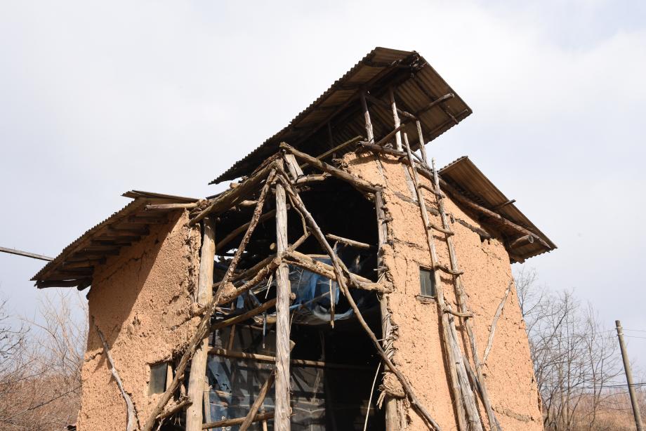 사라지는 건물 하나에 남은 농촌의 기억 이미지